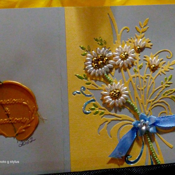 Yellow Pearl Daisy w lt bleu ribbon/Jewelled Sentiments - Picture 1 of 4